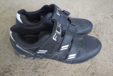 Chaussures VTT Taille 44 quasi neuves noires