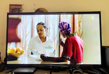 Vends Smart TV Eversteel 140CM