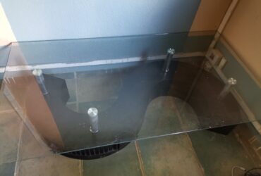 VENDS TABLE EN VERRE