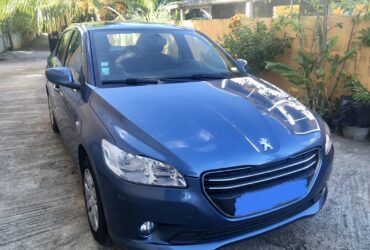 Vends Peugeot 301 essence, année 2015. 61000km. Bon état général. Aucun frais à prévoir. Pas sérieux s'abstenir.