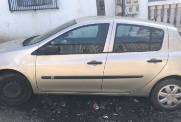 Privé : Privé : Privé : Privé : Privé : Vends en l'état Clio 3 Authentique 1.2 16V