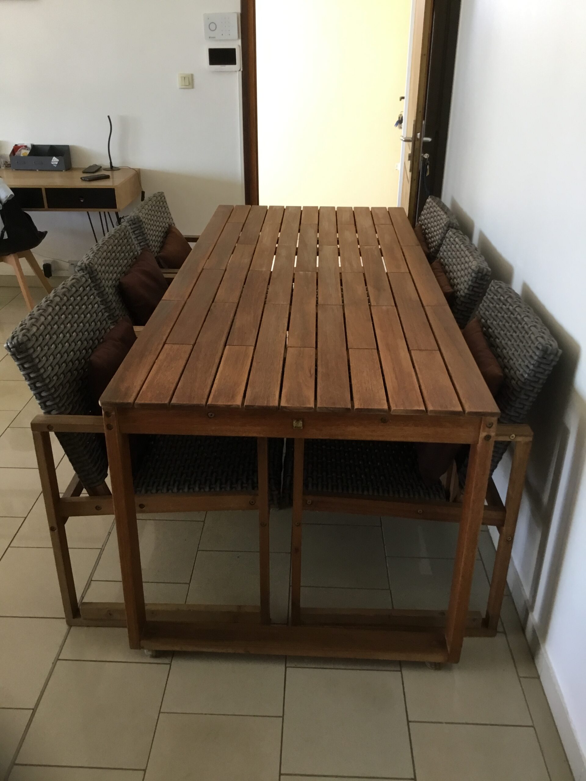 TABLE + 6 FAUTEUILS