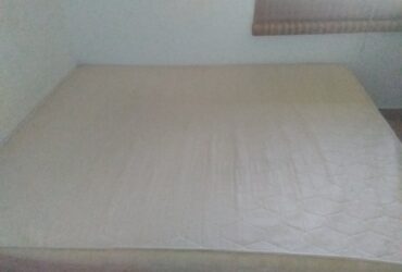 Privé : Matelas + sommier
