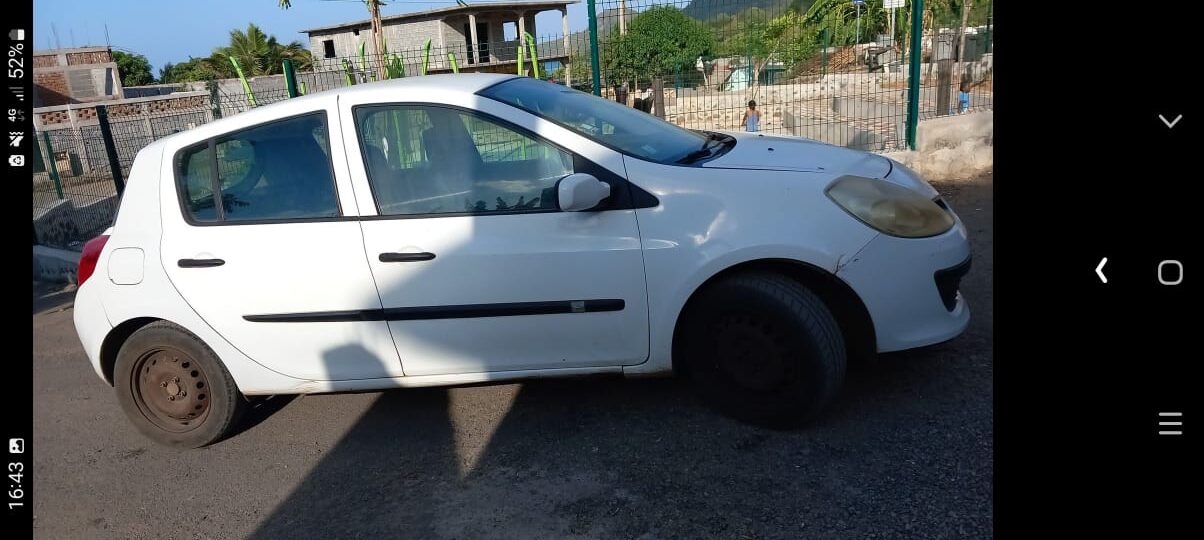 Clio diesel 2010 4000€