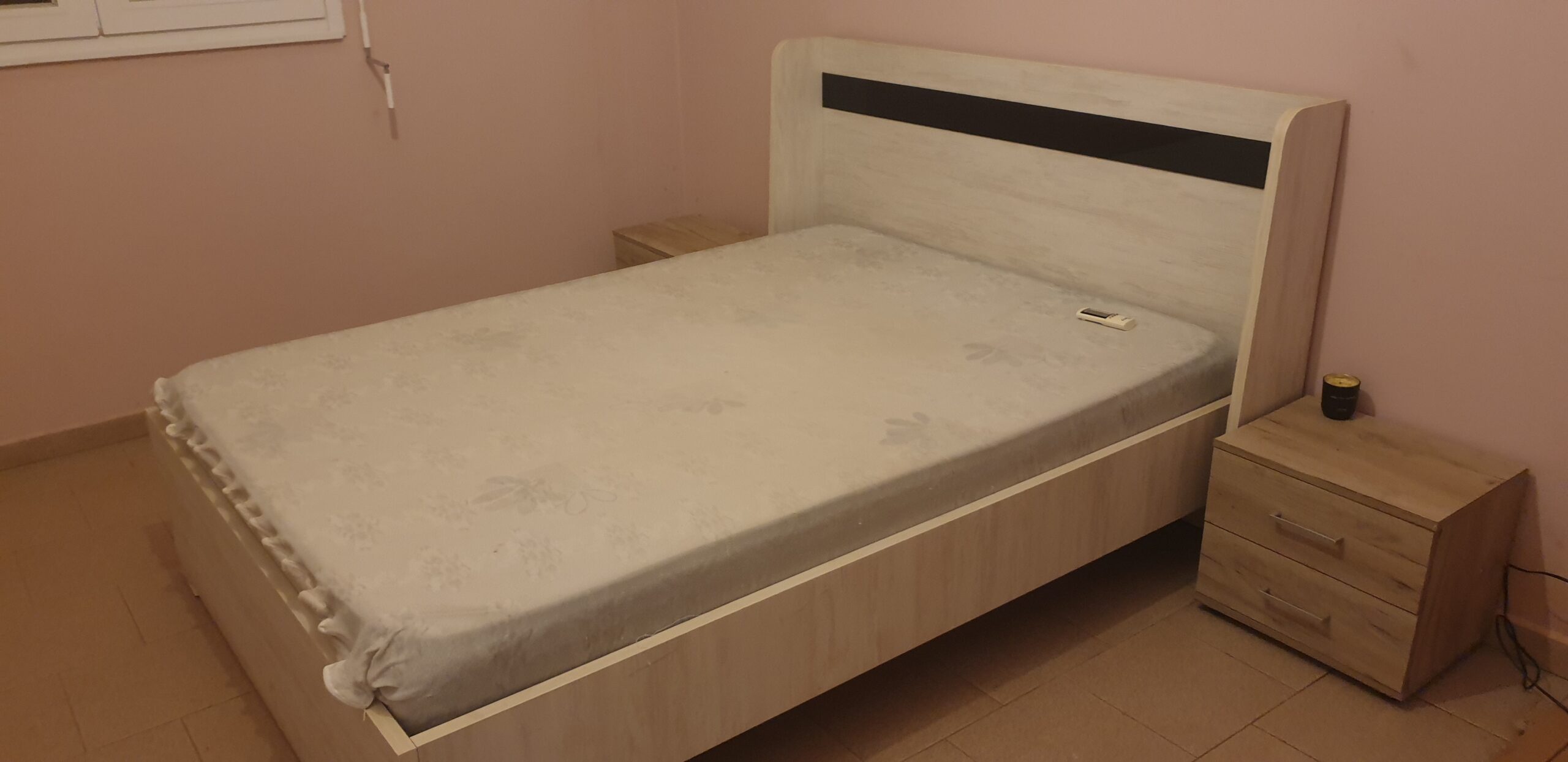 Ensemble de lit + matelas + table de nuit