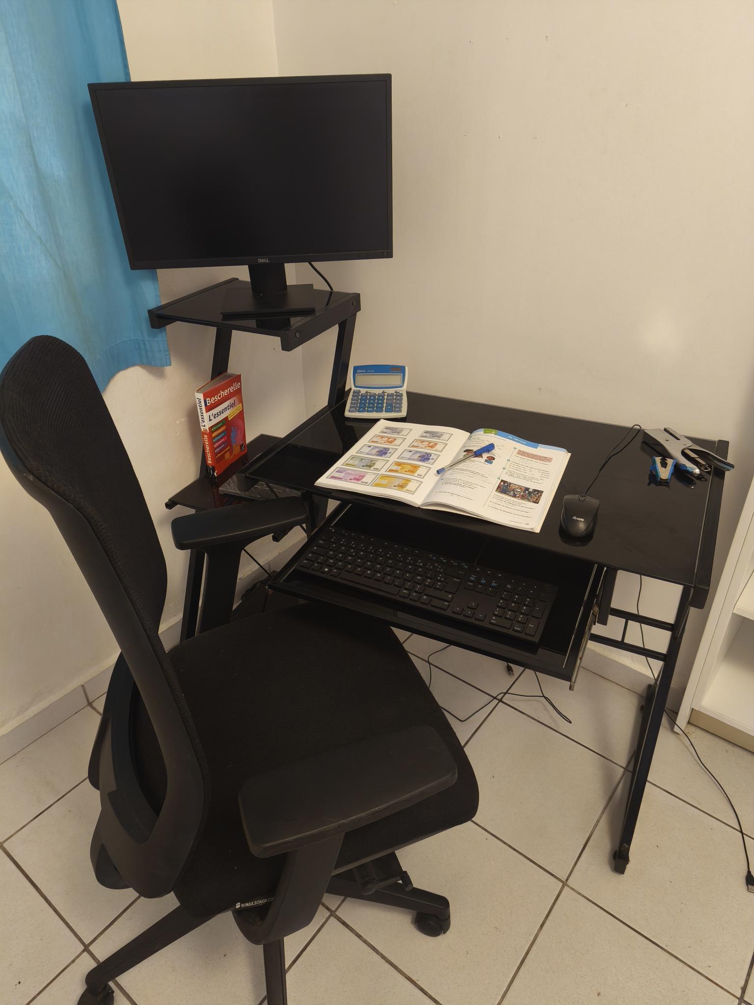 BUREAU INFORMATIQUE POUR ETUDIANT