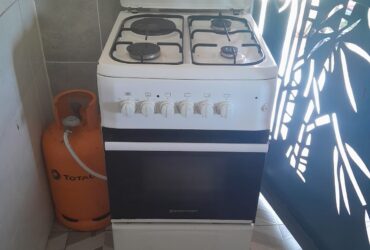 Privé : 1 CUISINIERE GAZ & électrique avec four électrique, wespoint