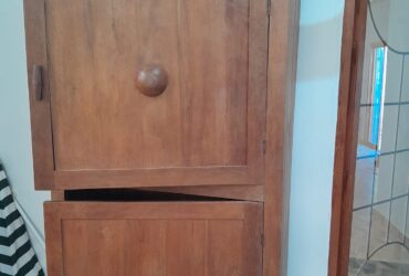 1 armoire 180 cm en bois massif