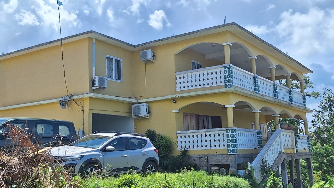 Location: Magnifique Maison Spacieuse de 6 Chambres Localisation à Boueni