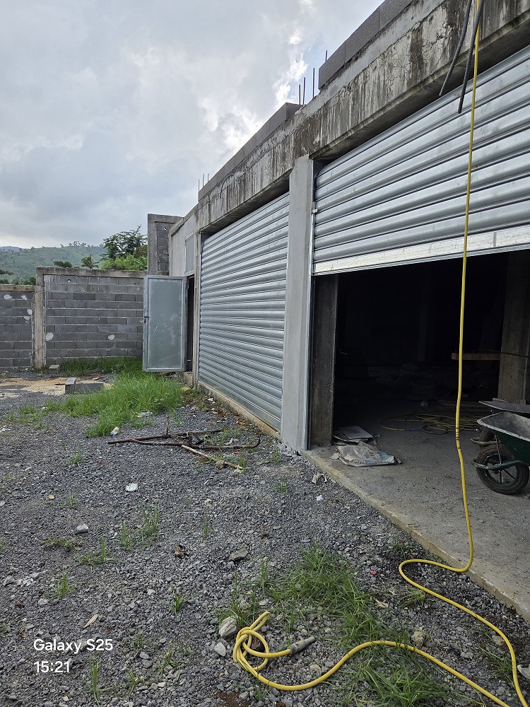 LOUE UN LOCAL 200M²